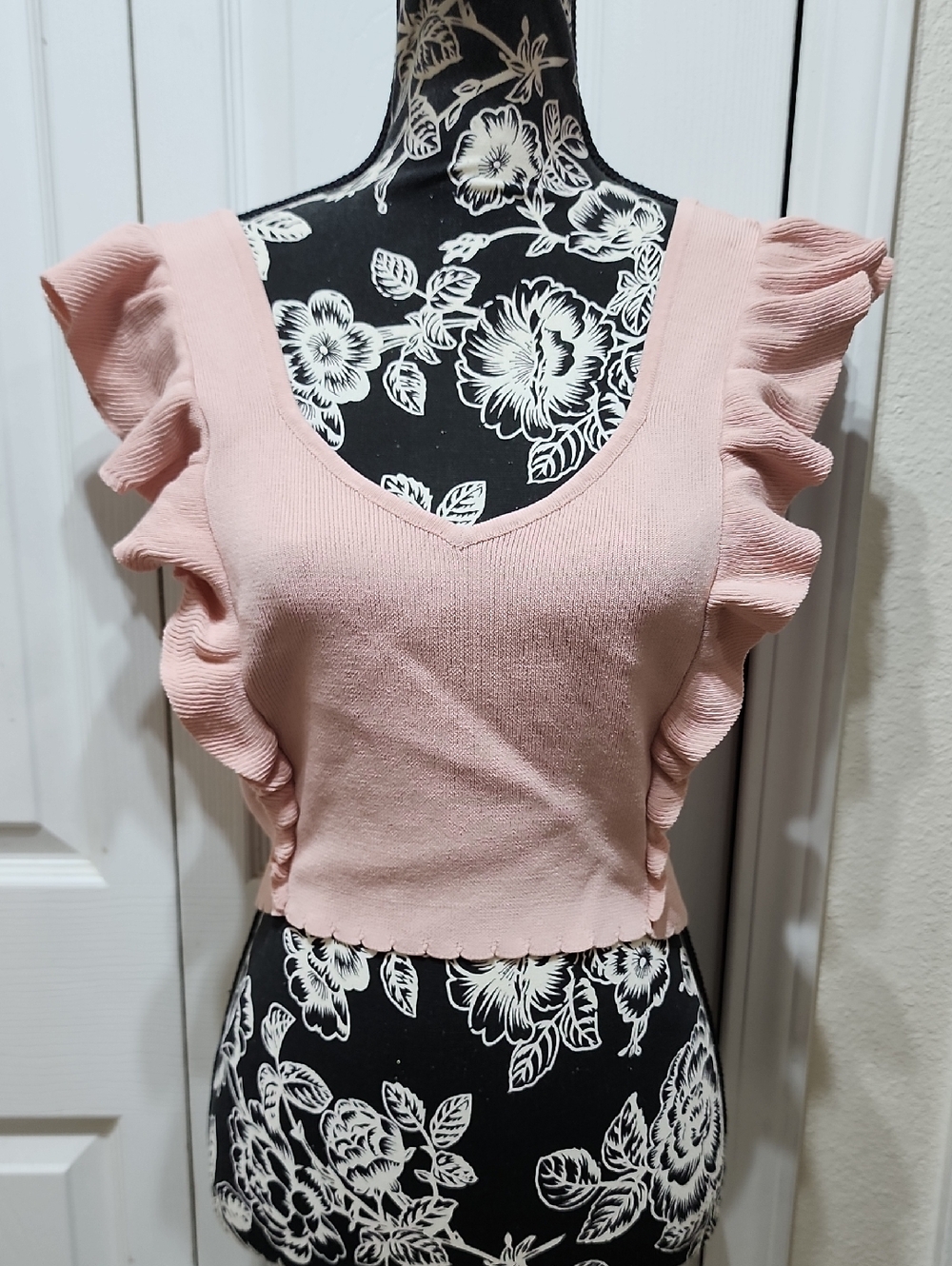 Bebe Pink Ruffle Sleeve Crop Top S
